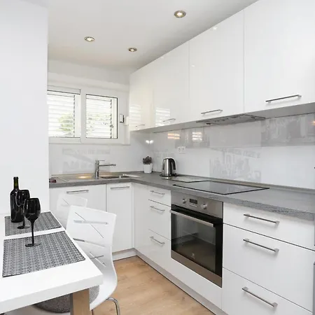 Apartment With A Parking Space - 15841 Makarska