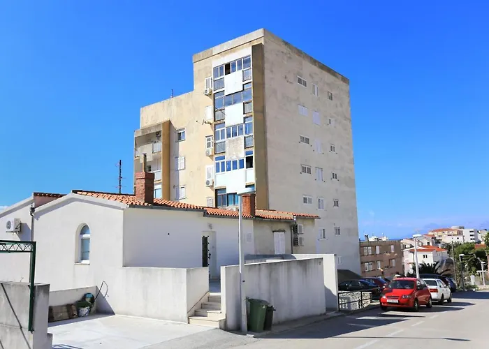 With Parking Space - 15841 Makarska