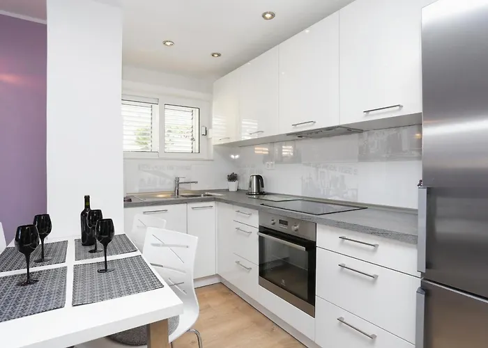 Apartment With Parking Space - 15841 Makarska